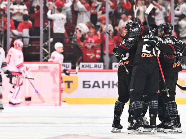 «Авангард» выбил «Нефтехимик» и сыграет в четвертьфинале Кубка Гагарина в 6-й раз подряд. Прохоркин сравнял на 59:52 и забил победный гол в овертайме