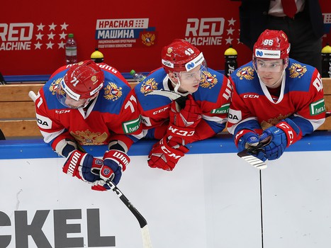 Семёнов и Войнов в матче сборной России против Швеции на Кубке 1 канала