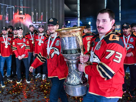 «Авангард» привёз Кубок Гагарина в Омск!