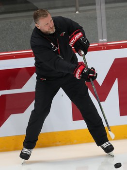 «Авангард» возобновил тренировки. Первое занятие по катанию