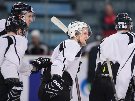 Двусторонний матч - просмотр молодежи