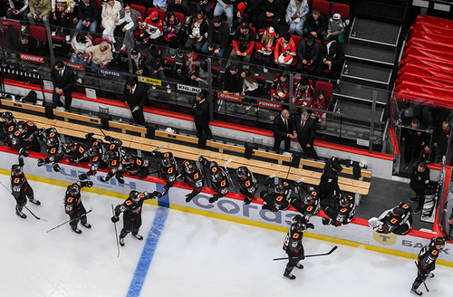 МЫ ВСЕГДА БОРЕМСЯ | Победная раздевалка «Авангарда» после матча с «Амуром» (ВИДЕО)