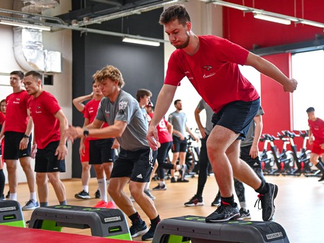 Глеб Трикозов и Михаил Гуляев тренируются с «Авангардом»