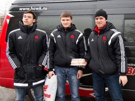 "Омские Ястребы" в гостях у ветеранов омского хоккея