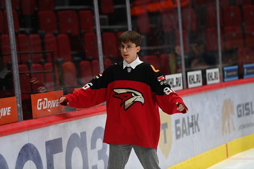 Массовые катания для 75 первых покупателей абонементов на матчи «Авангарда» в сезоне 2025/26 с Михаилом Гуляевым