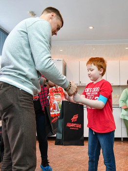 Подарки перед Новым годом. "Авангард" в гостях у друзей из ОДКБ