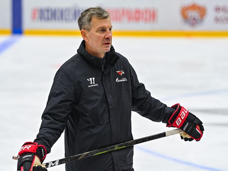 Олег Микульчик на тренировке «Авангарда»