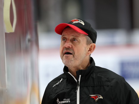 «Авангард» возобновил тренировки. Первое занятие по катанию