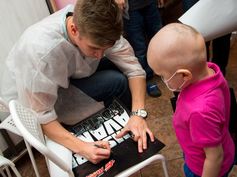 "Авангард" в гостях у юных болельщиков Омской областной клинической больницы