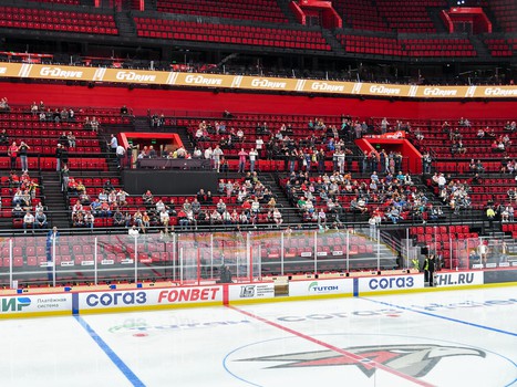 Первая официальная игра на G-Drive Арене: «Омские Ястребы» – «Сибирские Снайперы»