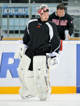 Сергей Гусев тренируется в основном составе перед матчем с "Витязем"