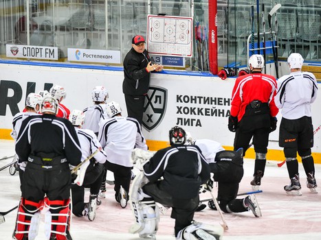 Тренировка "Авангарда" перед отправлением на выезд