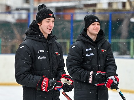 Уроки хоккея проходят в 10 школах Омска