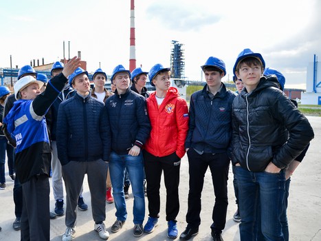 Экскурсия "Авангарда"-2000 на Омском НПЗ