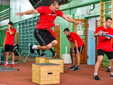 Силовой фортлег в легкоатлетическом манеже