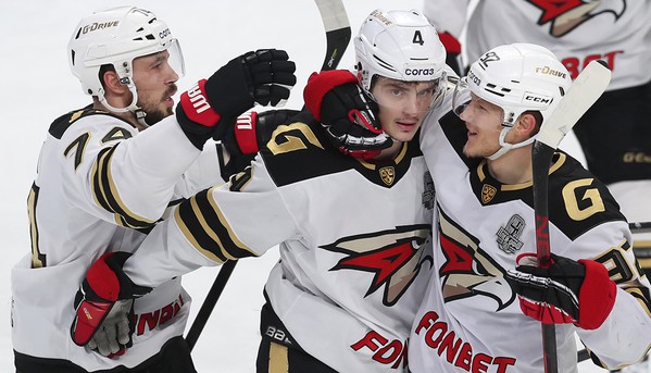 Четыре шайбы за 15 минут и полный разгром! «Авангард» победил «Металлург» в первом матче серии