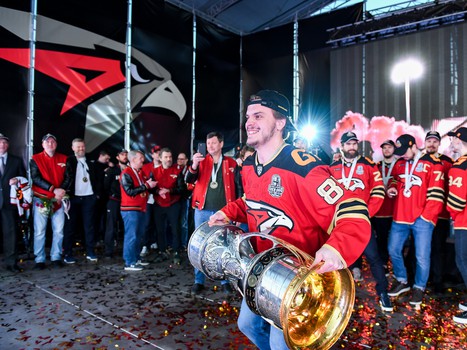 «Авангард» привёз Кубок Гагарина в Омск!