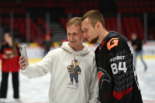 Массовые катания для 75 первых покупателей абонементов на матчи «Авангарда» в сезоне 2025/26 с Михаилом Гуляевым