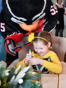 Подарки команде от Клуба юного болельщика "Авангарда"