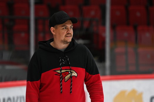 Массовые катания для 75 первых покупателей абонементов на матчи «Авангарда» в сезоне 2025/26 с Михаилом Гуляевым