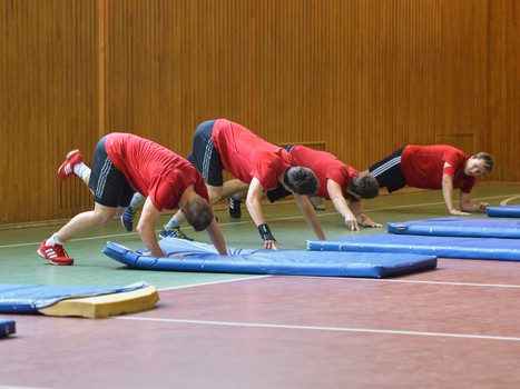 Акробатическая тренировка "Авангарда"