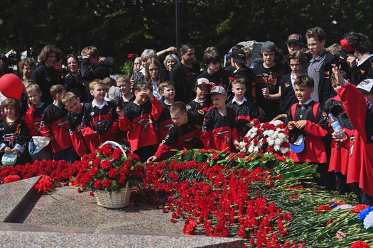 Возложение цветов в Парке Победы