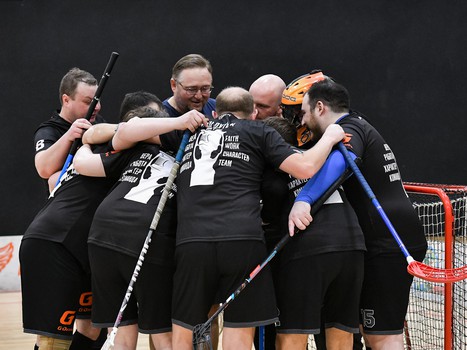 Товарищеский матч по флорболу. «Охранники Крылова» - «Мощные СМИ» 10:2