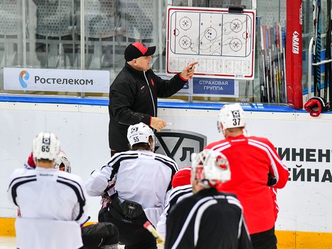 Тренировка "Авангарда" перед отправлением в Магнитогорск