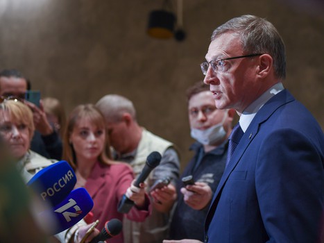 Встреча обладателя Кубка Гагарина Кирилла Семёнова и губернатора Александра Буркова в Академии «Авангард»