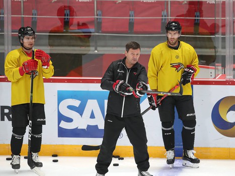 «Авангард» продолжает тренировки