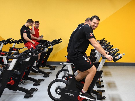 Тренировка "Авангарда" перед выездом в Астану