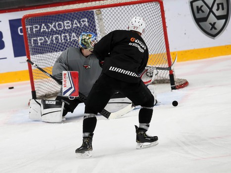 «Авангард» возобновил тренировки. Первое занятие по катанию