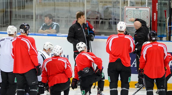 "Всех вместе нас не сломить". Тренировка "Авангарда" перед стартом серии с "Ак Барсом"