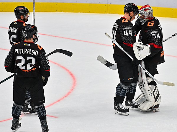 ДЕНЬ РОЖДЕНИЯ — КЛАССНЫЙ ПРАЗДНИК | Победная раздевалка «Авангарда» после «Нефтехимика»