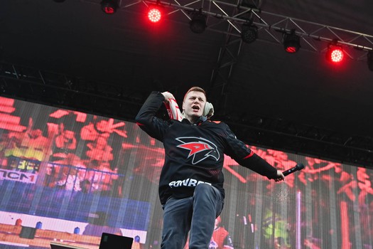 Фан-зона «Авангарда» на Пешеходном Любинском