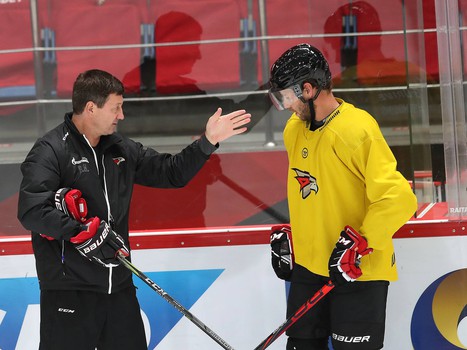 «Авангард» продолжает тренировки