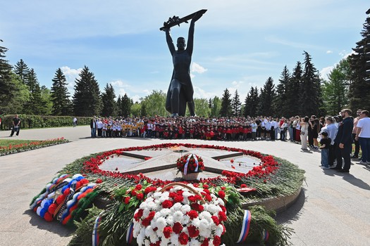 Возложение цветов в Парке Победы