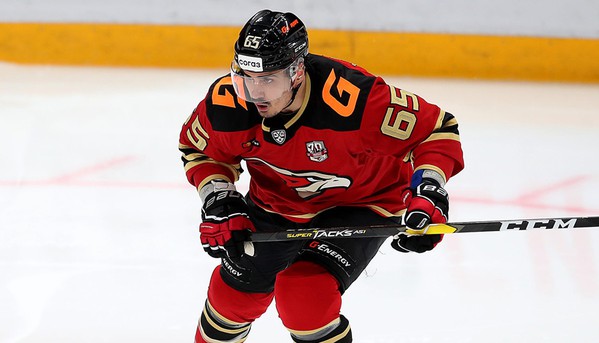 «Авангард» продлил контракты с тремя хоккеистами