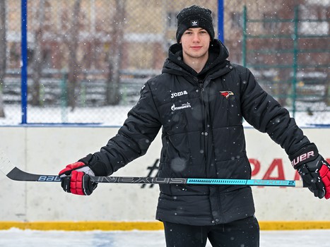 Уроки хоккея проходят в 10 школах Омска