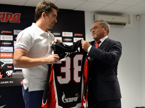 Пресс-конференция президента ХК "Авангард" Владимира Шалаева и представление новичков