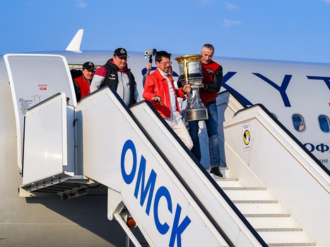 «Авангард» привёз Кубок Гагарина в Омск!