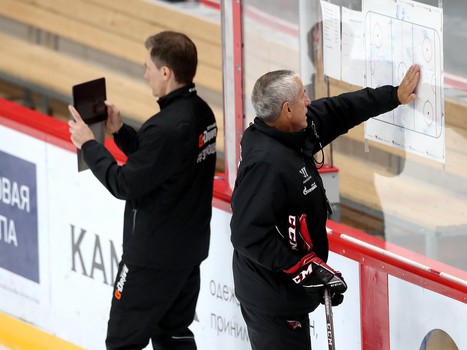 Снова на льду. «Авангард» вернулся к работе