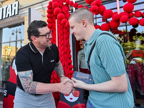 Первая вечеринка Буэнос Летос: Луи Робитайл