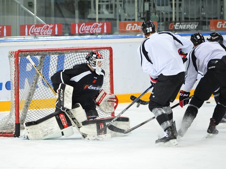 Открытая тренировка "Авангарда" для СМИ перед стартом плей-офф