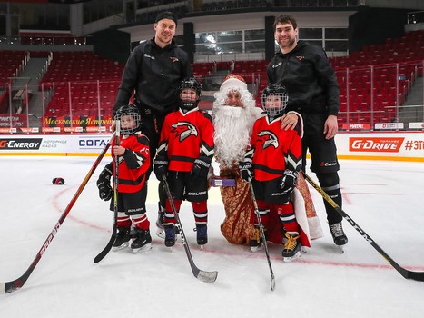 Семейные катания «Авангарда» перед Новым годом