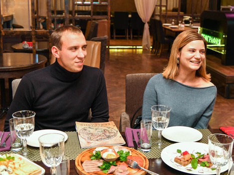 Ужин болельщика с хоккеистами "Авангарда" Деннисом Эвербергом и Юханом Сундстрёмом