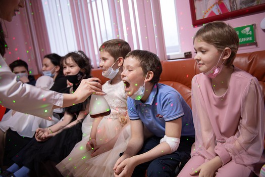 «Авангард» в гостях у болельщиков из гематологического отделения ОДКБ