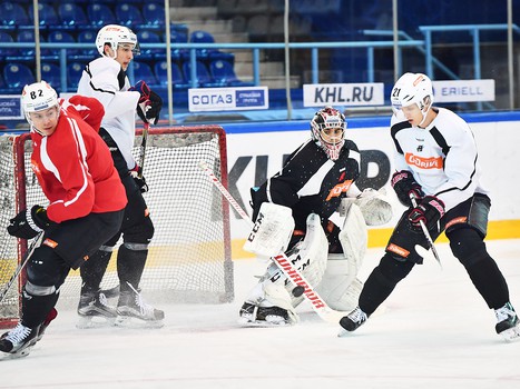 Раскатка "Авангарда" перед выездным матчем с "Сибирью"