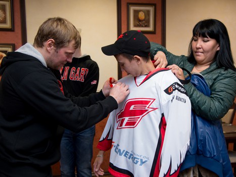 Болельщики из ОДКБ в гостях у "Авангарда"