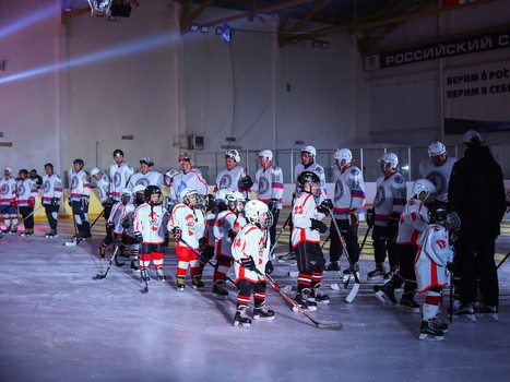 Ветераны «Авангарда» - сборная Ночной хоккейной лиги 8:4